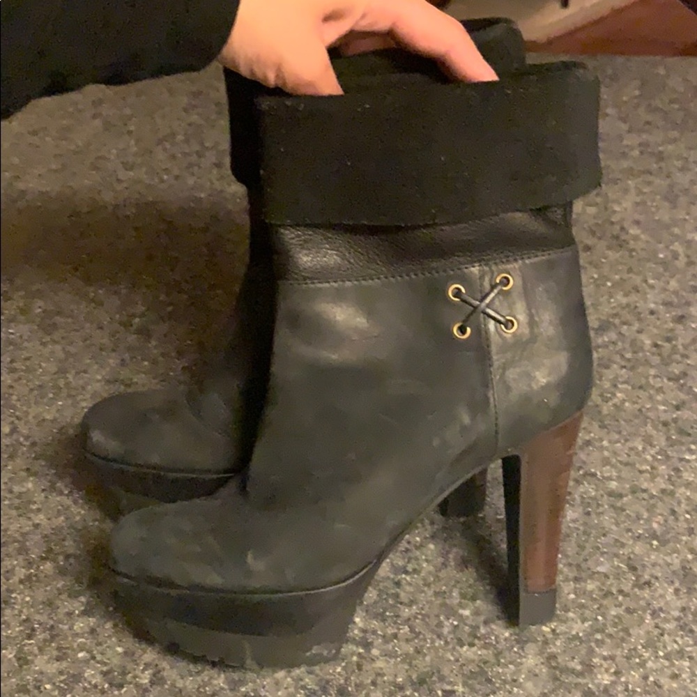 Barely worn-Black Leather Booties